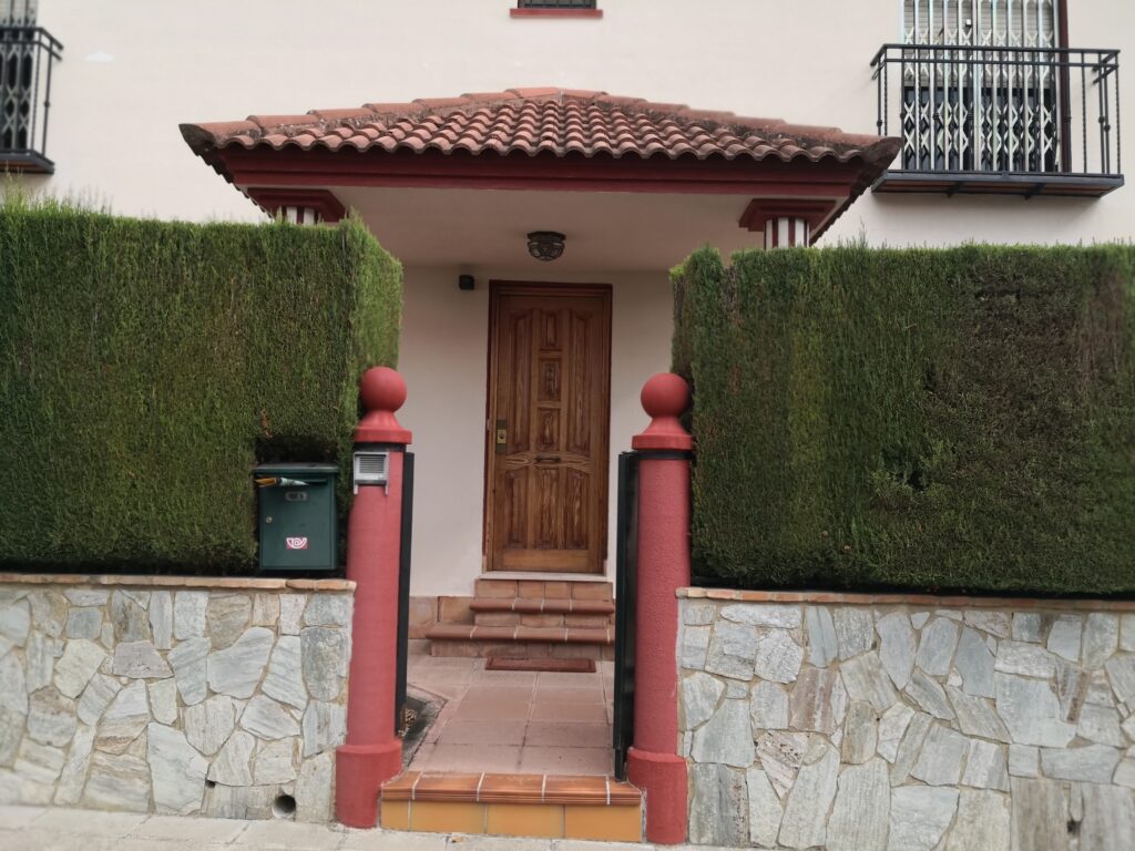 CASA PAREADA CASA PAREADA